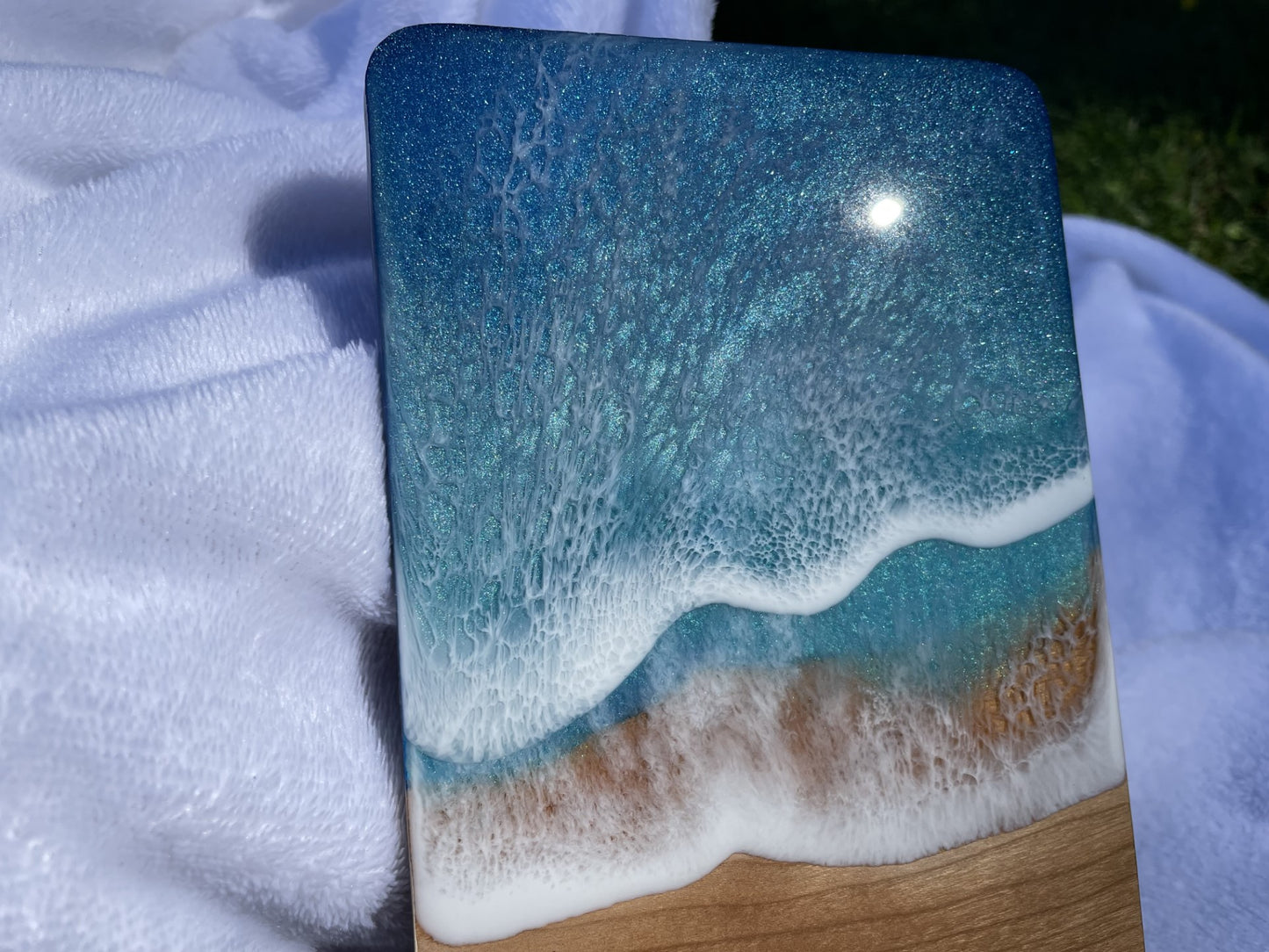 Resin ocean wave cell phone stand/blue
