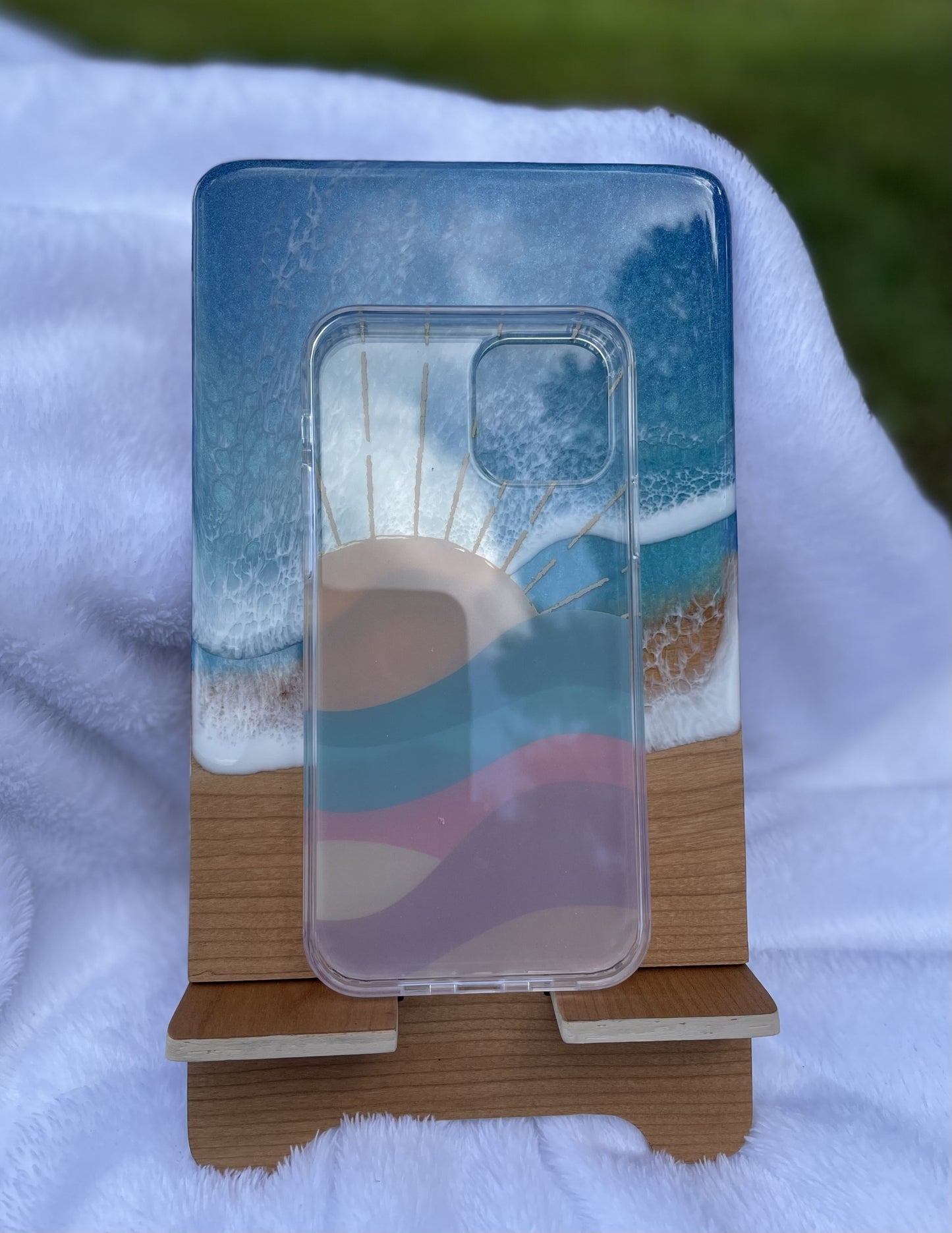 Resin ocean wave cell phone stand/blue
